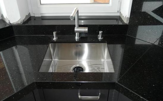 Ưu điểm của đá granite đen kim sa